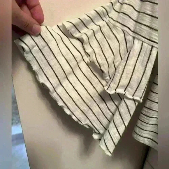 Hem & Thread 3/4 sleeve top - Picture 4 of 4